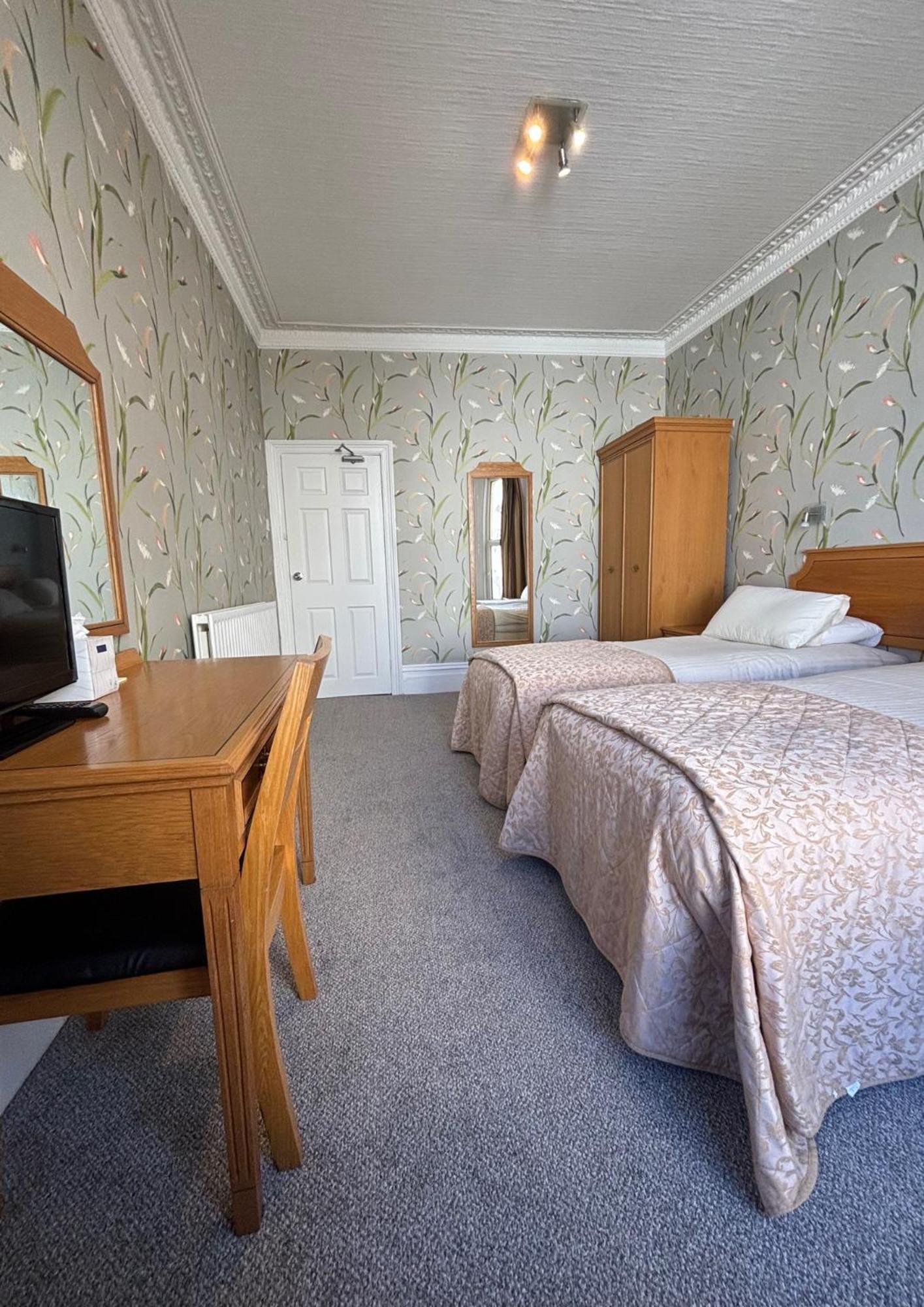 Welbeck Hotel & Apartments Дуглас Экстерьер фото