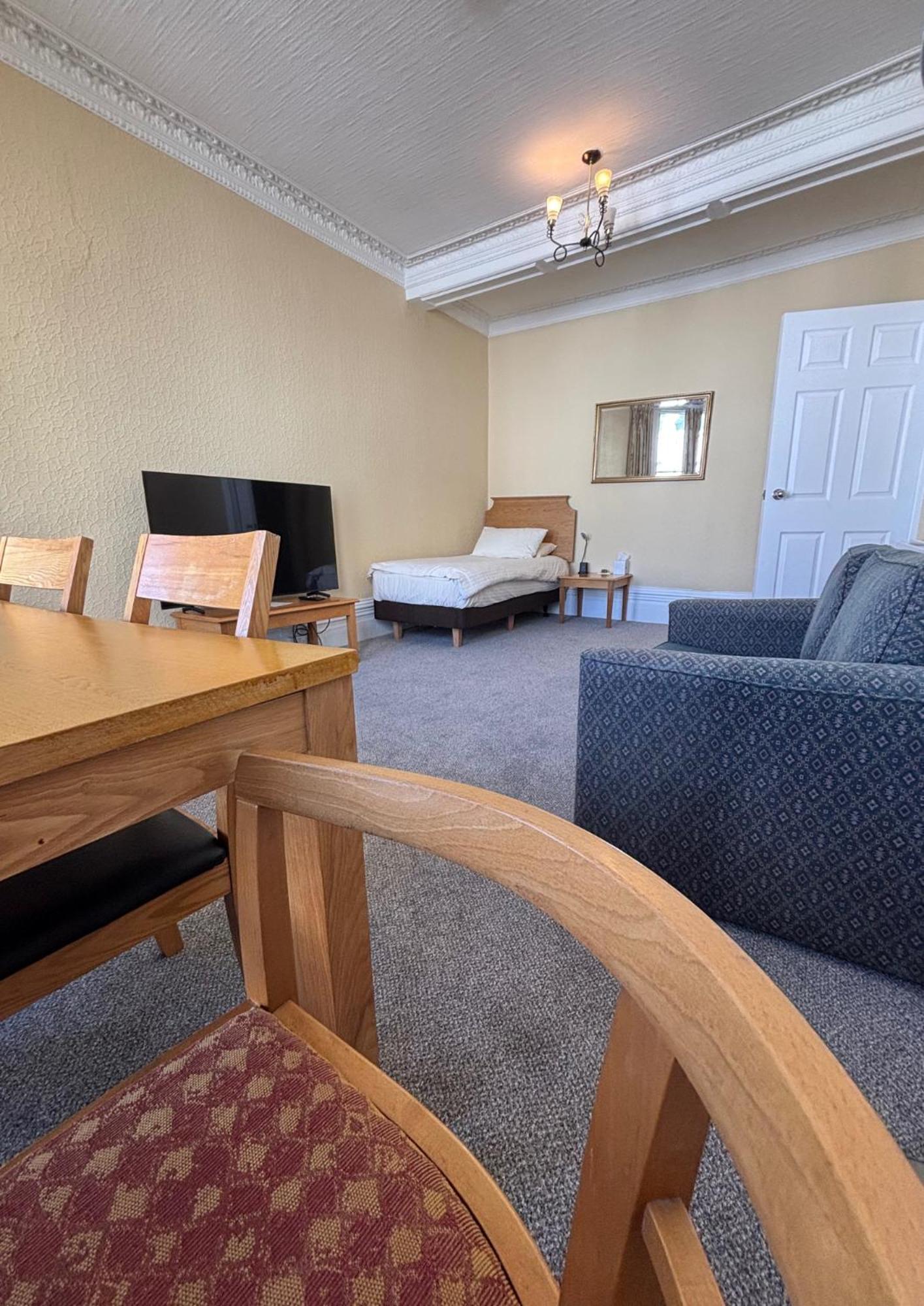 Welbeck Hotel & Apartments Дуглас Экстерьер фото