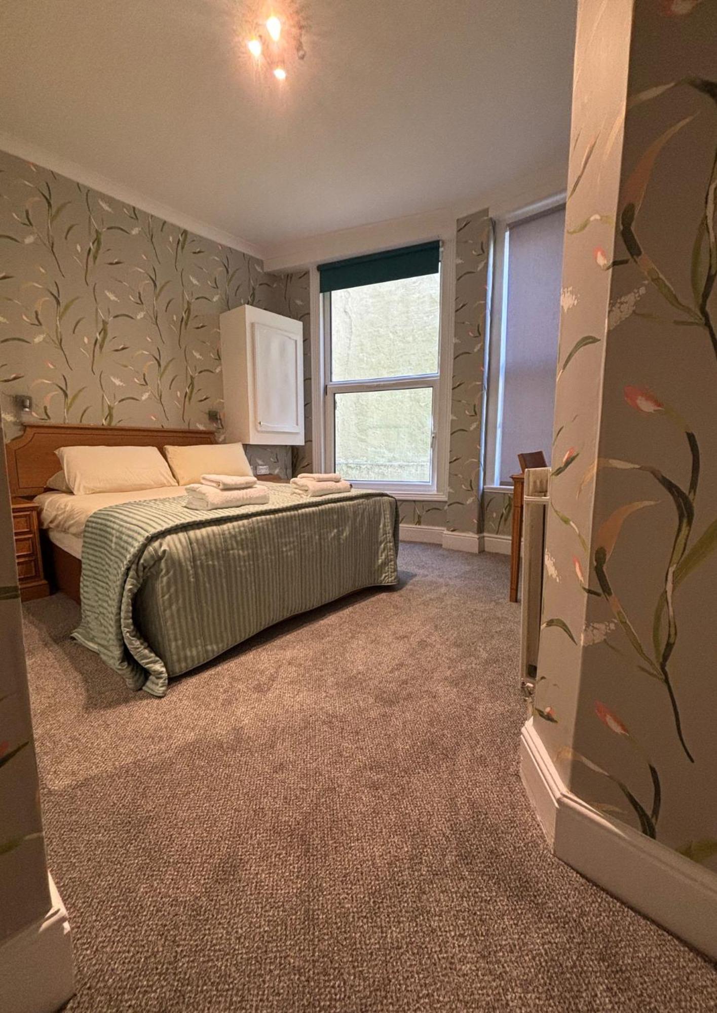 Welbeck Hotel & Apartments Дуглас Экстерьер фото