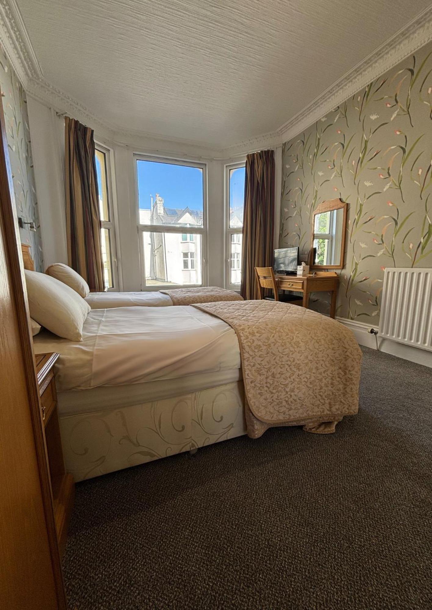 Welbeck Hotel & Apartments Дуглас Экстерьер фото