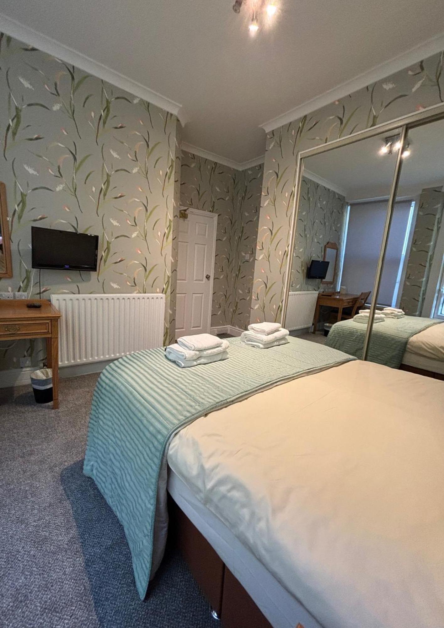 Welbeck Hotel & Apartments Дуглас Экстерьер фото